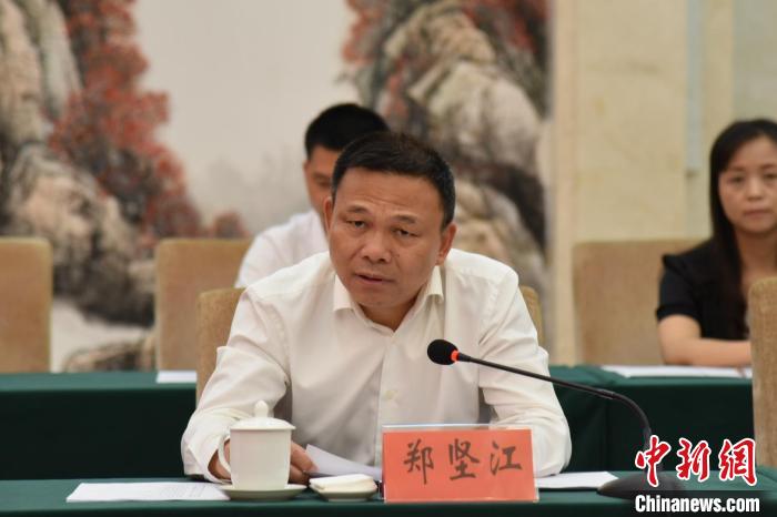 全國人大代表鄭堅(jiān)江：關(guān)注“老幼”未來生活通過稅收手段鼓勵(lì)生育